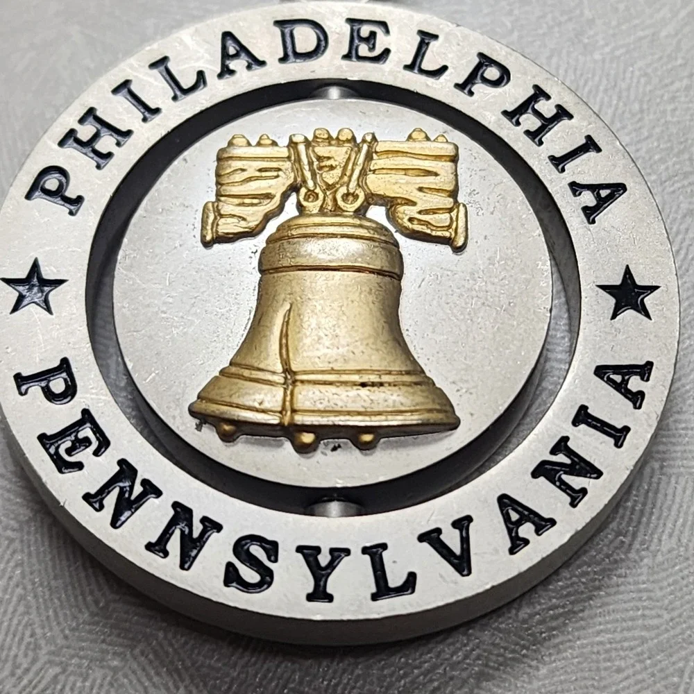 Vintage Philadelphia PA Spinning Keychain Center Collectible Silver Gold